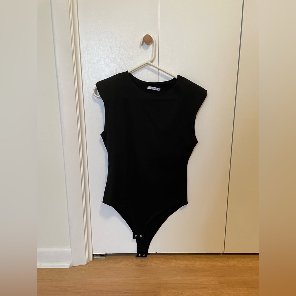 Women’s Casual Sleeveless Crew Neck Pads Shoulder Bodysuit Tank Tops